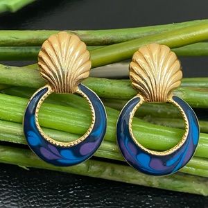Vintage 80’s MYSTIQUE Shell Swirl Enamel Goldtone Doorknocker Post Earrings